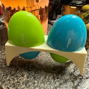 Vintage salt and pepper shakers